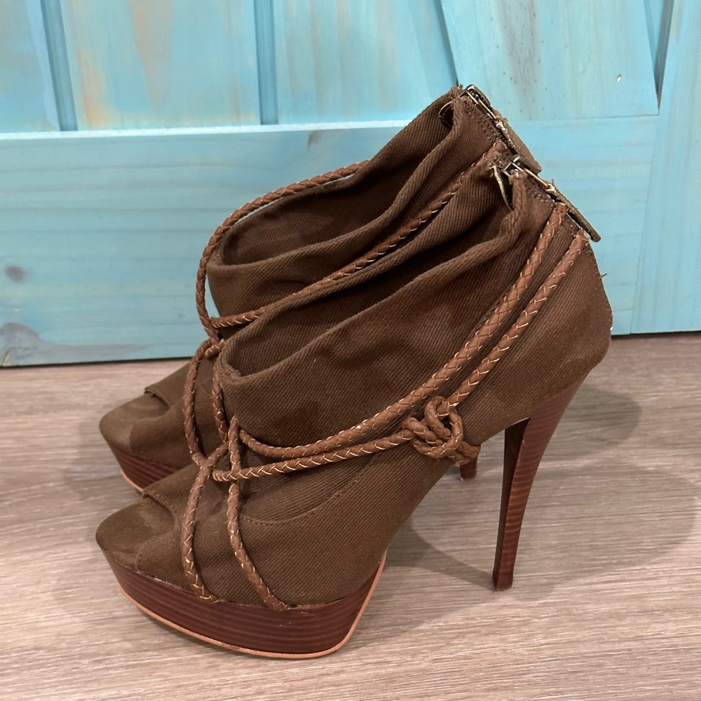 Steve Madden Army Green Pumps w/Brown Rope - 9